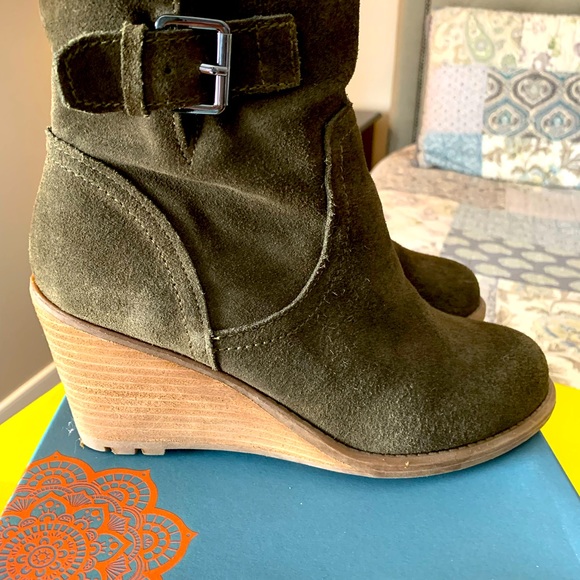 Carlos Santana Shoes - NWOT Carlos Santana Trace, Ivy League Booties